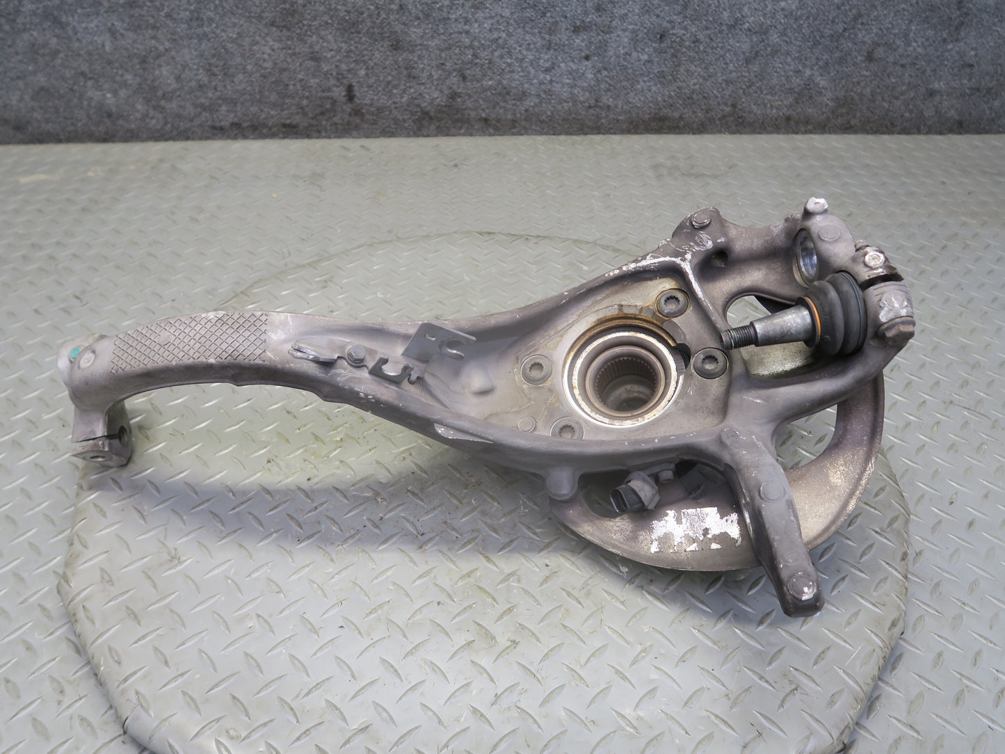 2015-2018 Porsche Macan S GTS AWD Front Right Spindle Knuckle Wheel Hub Bearing