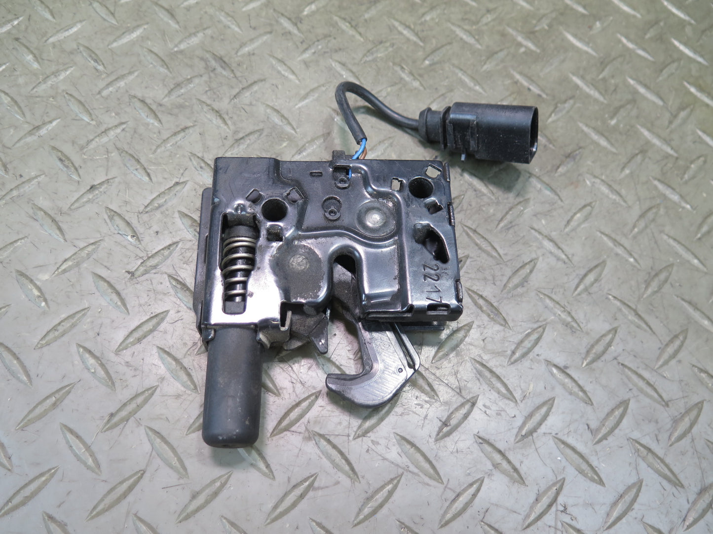 2015-2026 Porsche Macan Front Left & Right Hood Lock Latch Set of 2