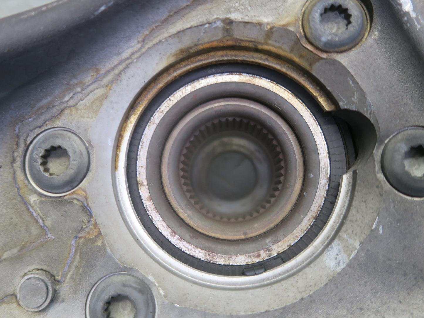 2015-2018 Porsche Macan S GTS AWD Front Right Spindle Knuckle Wheel Hub Bearing