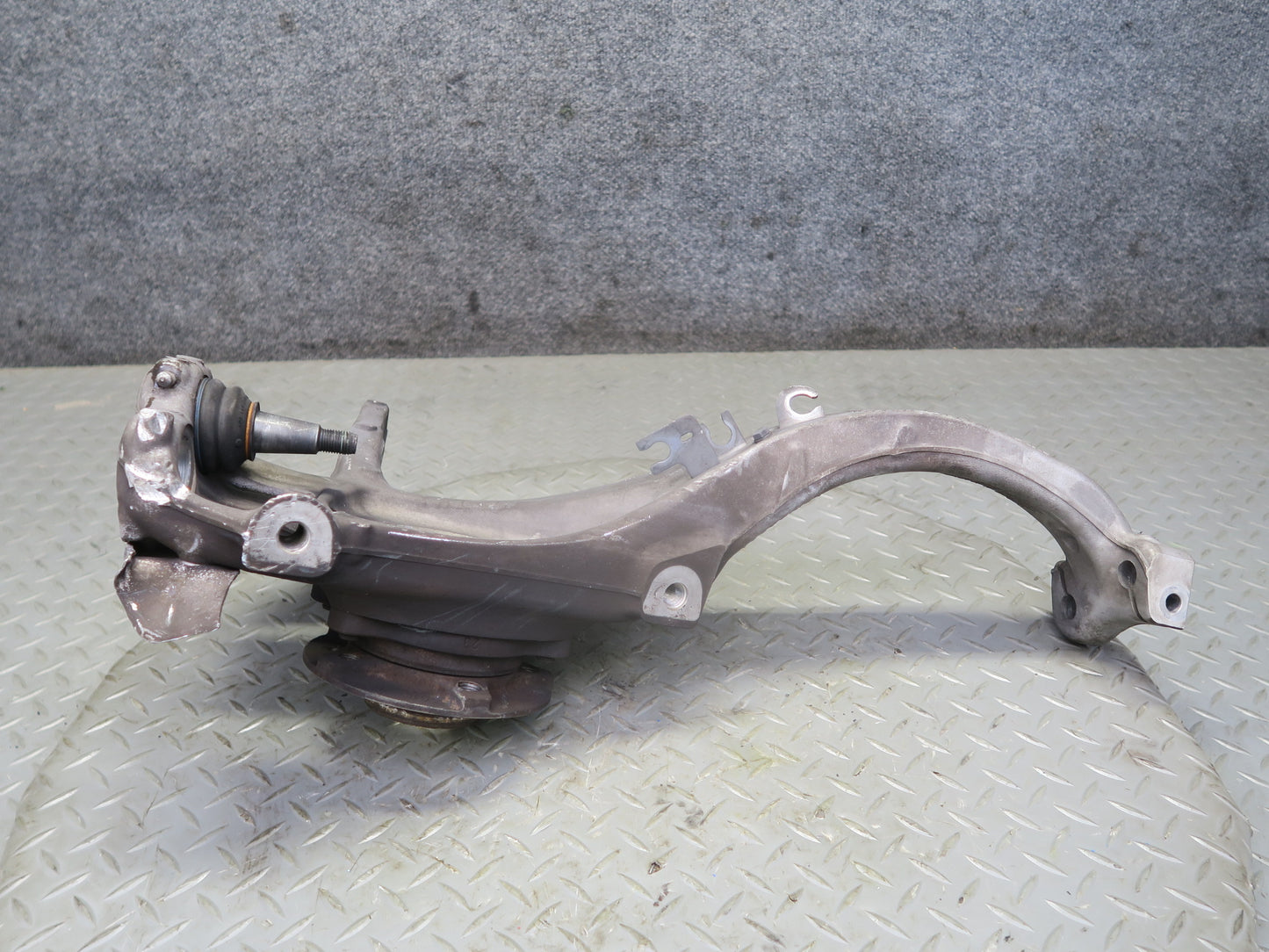 2015-2018 Porsche Macan S GTS AWD Front Right Spindle Knuckle Wheel Hub Bearing