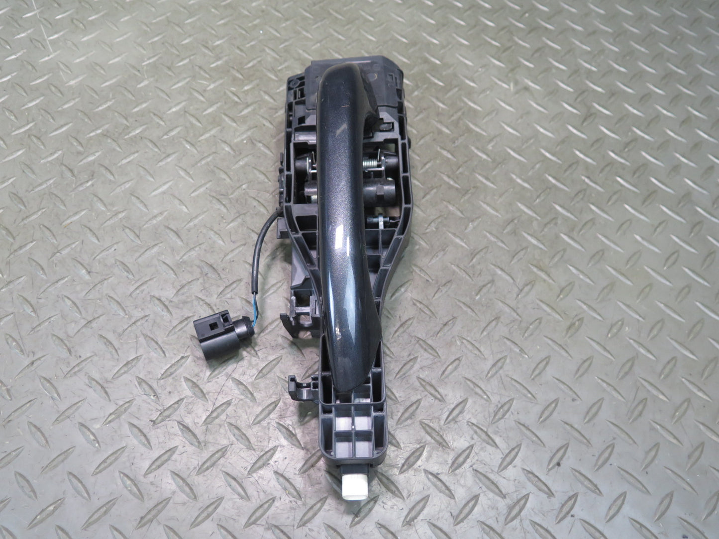 2015-2018 Porsche Macan Front Right Door Exterior Handle w Keyless Entry