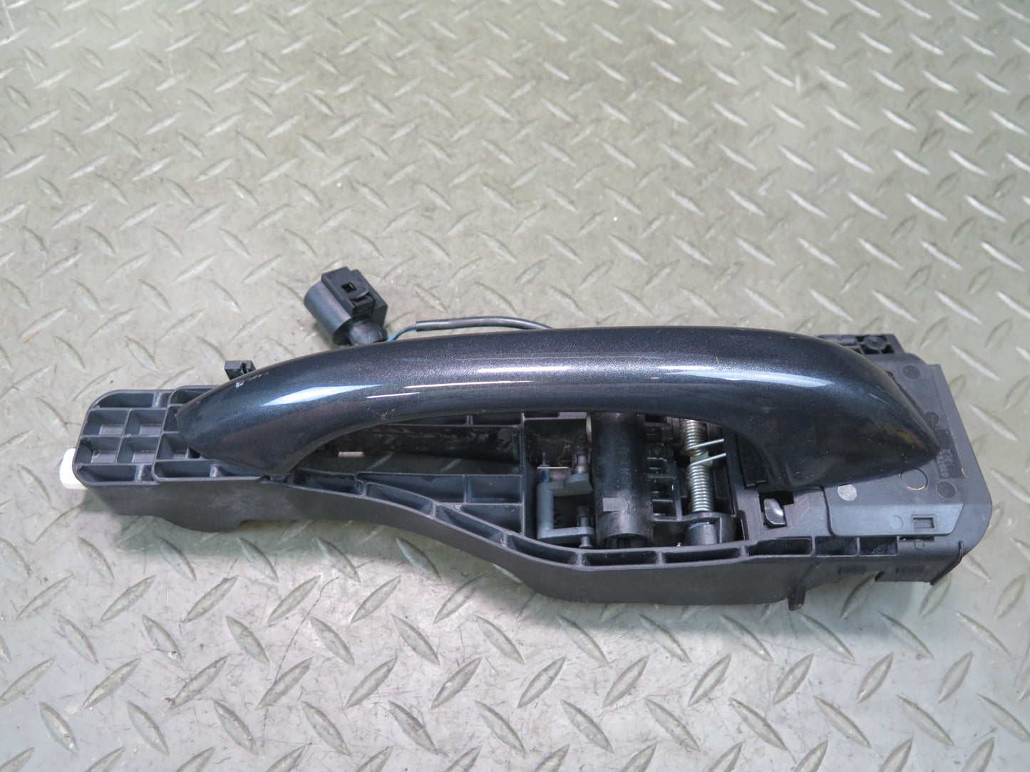 2015-2018 Porsche Macan Front Right Door Exterior Handle w Keyless Entry
