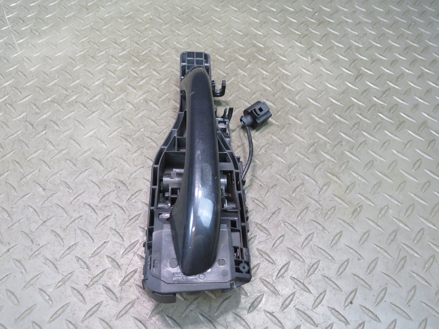 2015-2018 Porsche Macan Front Right Door Exterior Handle w Keyless Entry