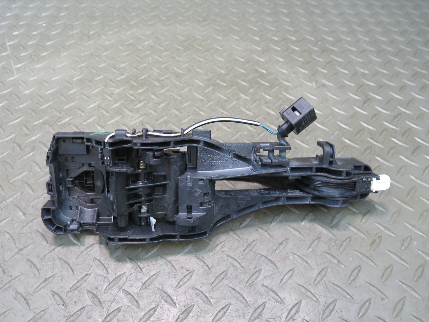 2015-2018 Porsche Macan Front Right Door Exterior Handle w Keyless Entry