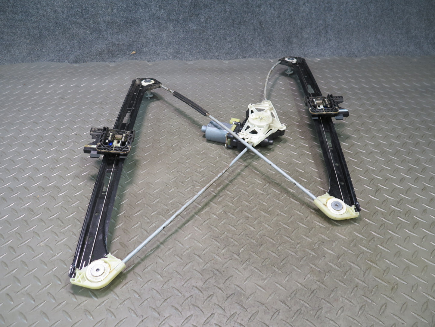2015-2026 Porsche Macan Front Left Door Window Regulator w Motor 95B837461