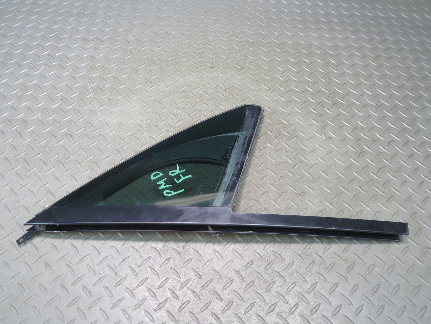 2015-2026 Porsche Macan Front Right Pass Side Door Fixed Glass Window