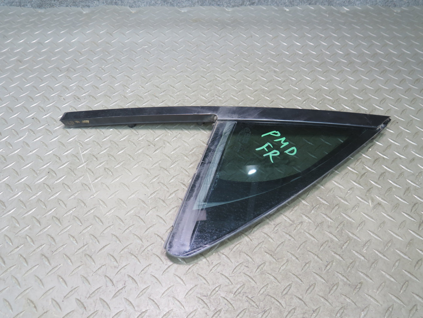 2015-2026 Porsche Macan Front Right Pass Side Door Fixed Glass Window