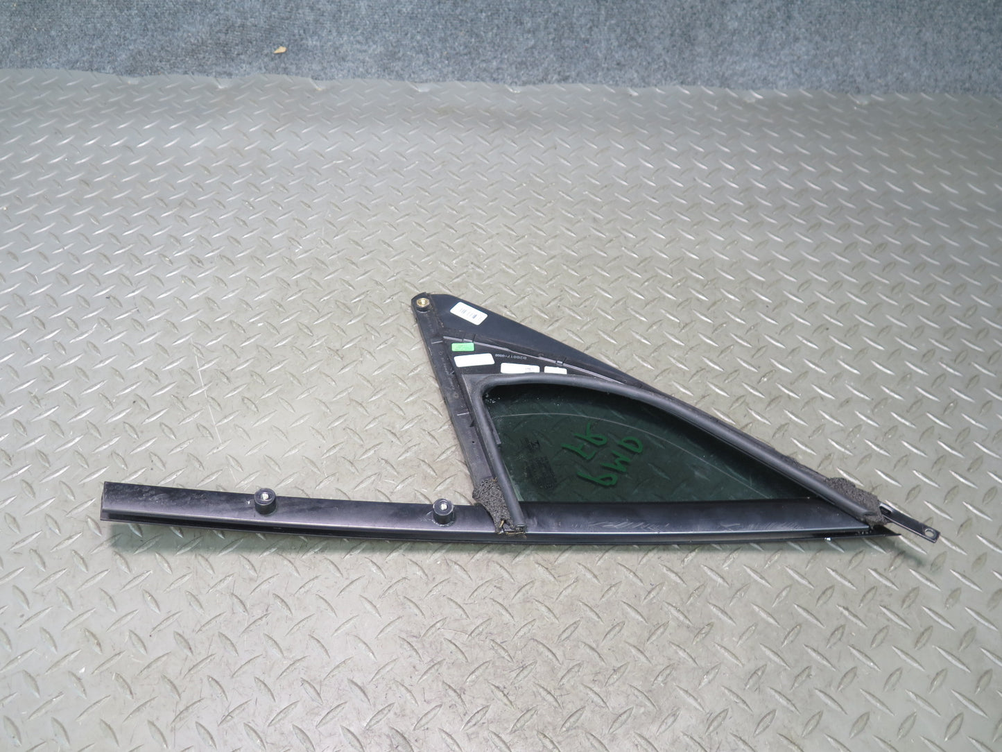 2015-2026 Porsche Macan Front Right Pass Side Door Fixed Glass Window