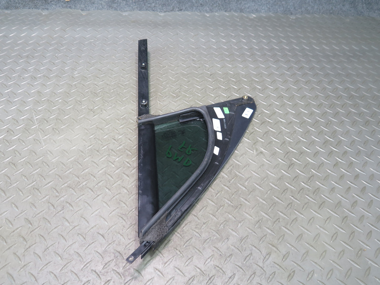 2015-2026 Porsche Macan Front Right Pass Side Door Fixed Glass Window
