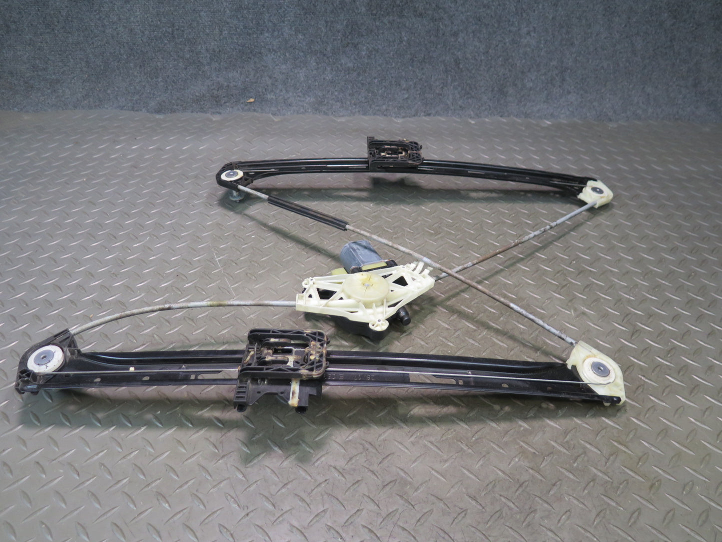2015-2026 Porsche Macan Front Right Door Window Regulator w Motor 95B837462