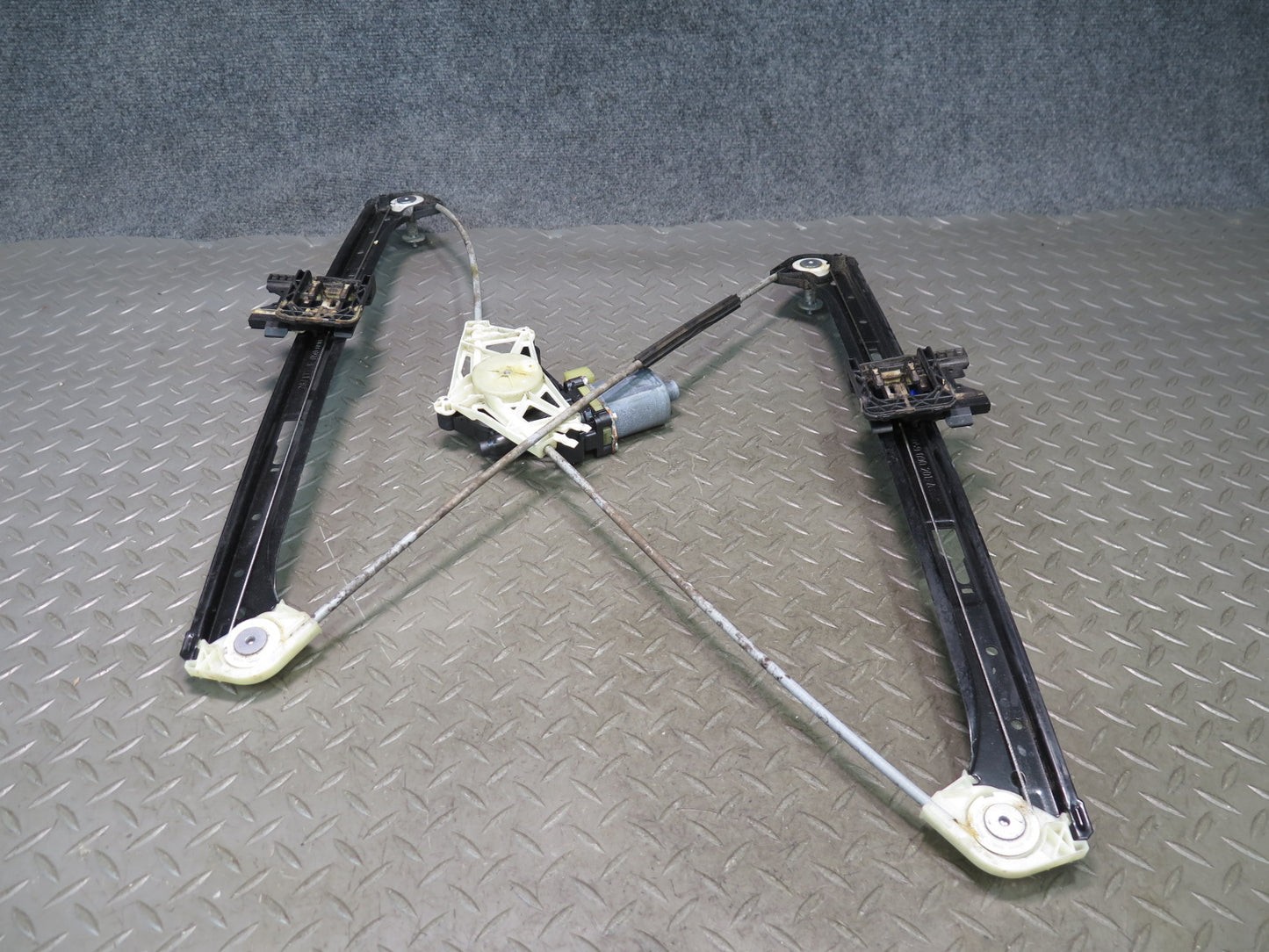 2015-2026 Porsche Macan Front Right Door Window Regulator w Motor 95B837462