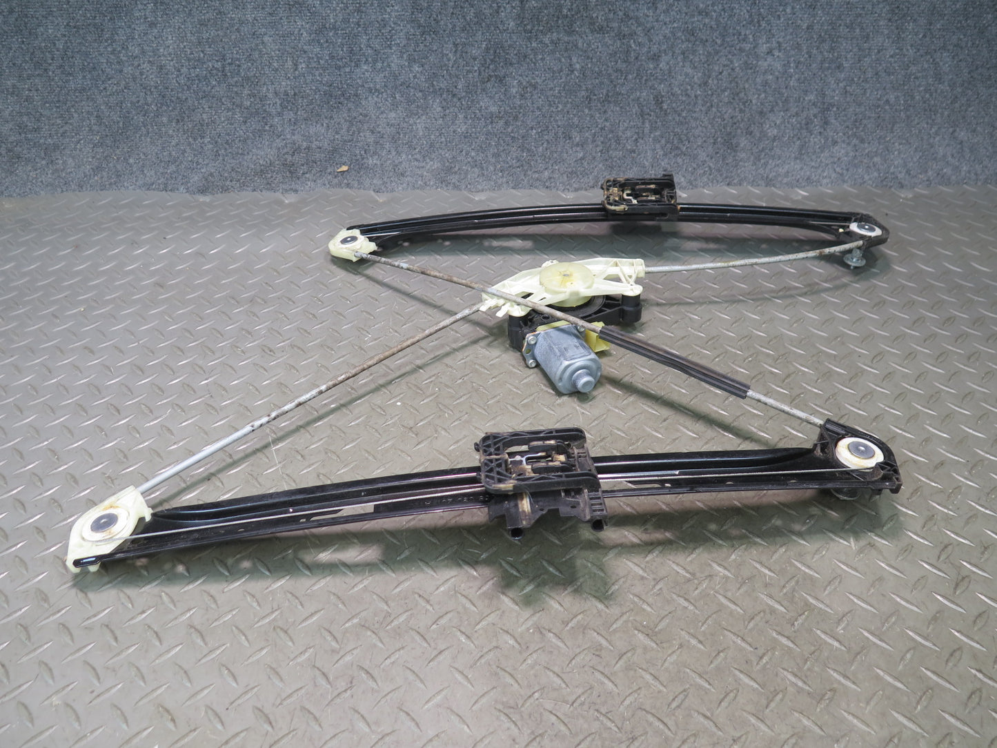 2015-2026 Porsche Macan Front Right Door Window Regulator w Motor 95B837462