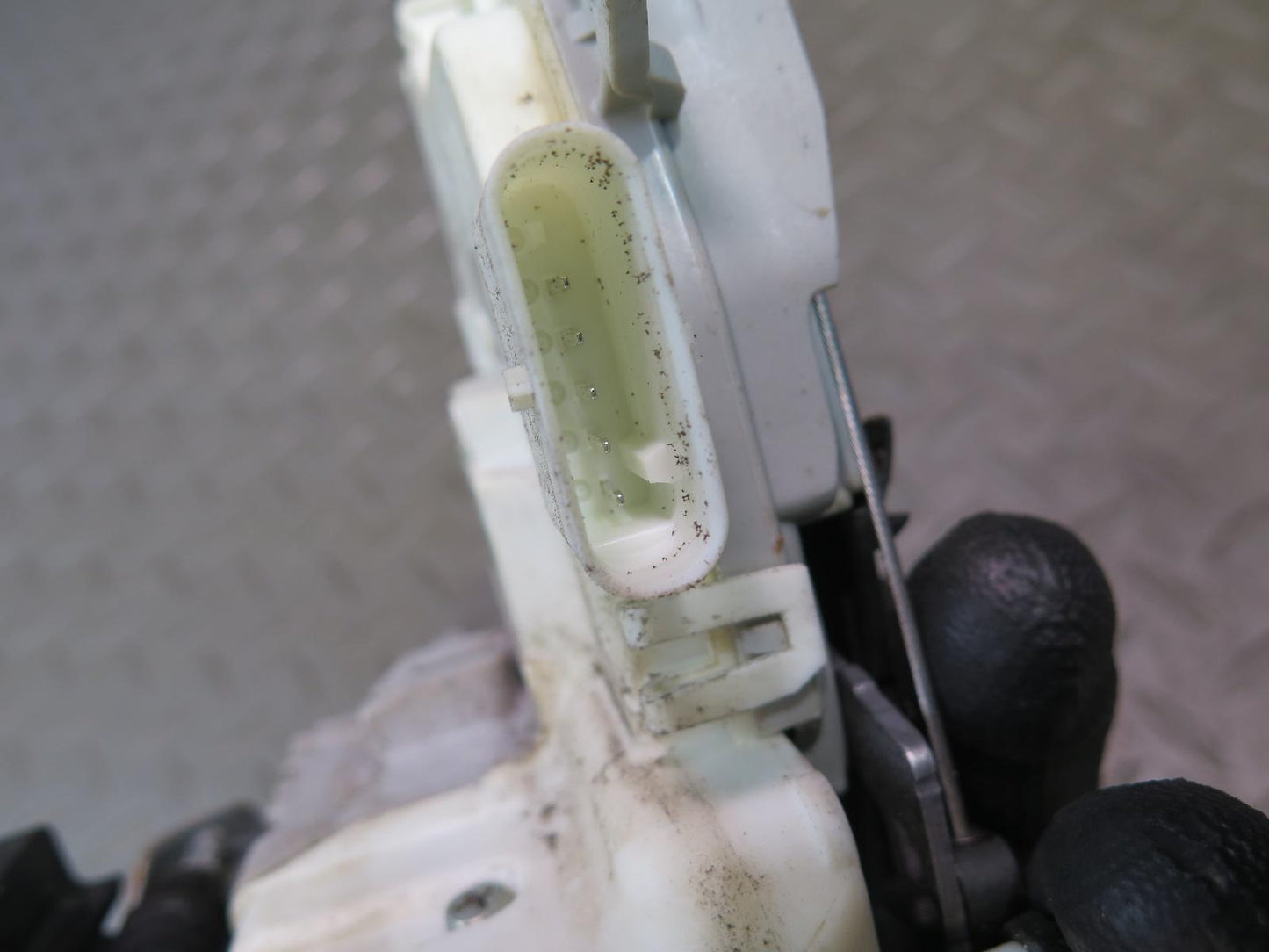 2015-2025 Porsche Macan Front Right Door Lock Latch Actuator w Cable