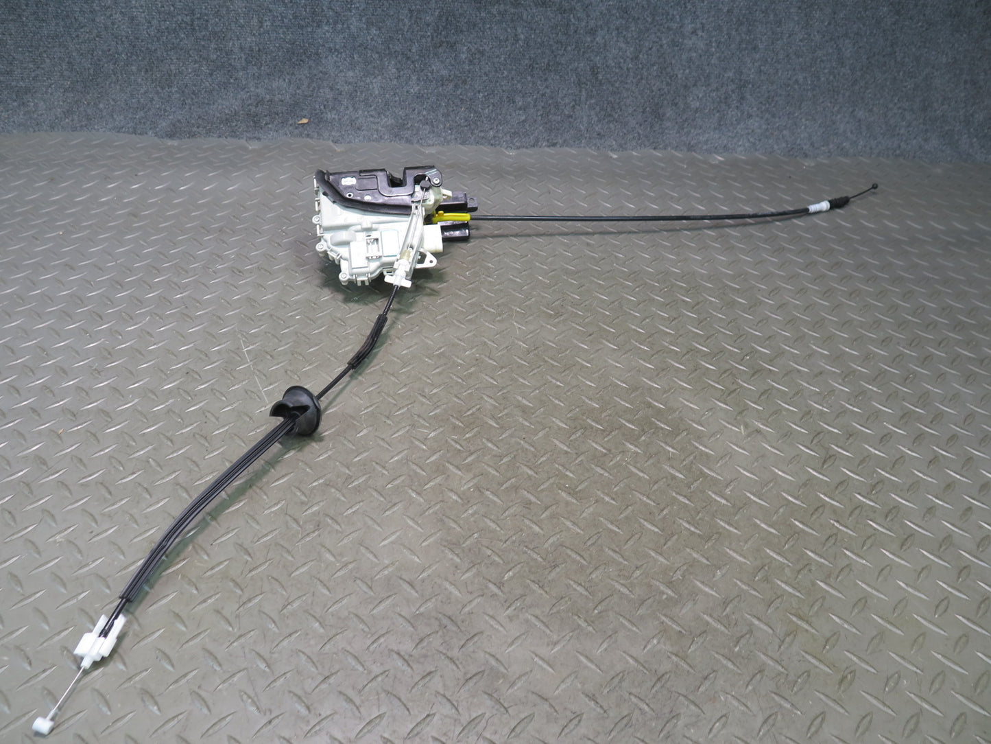 2015-2025 Porsche Macan Front Right Door Lock Latch Actuator w Cable