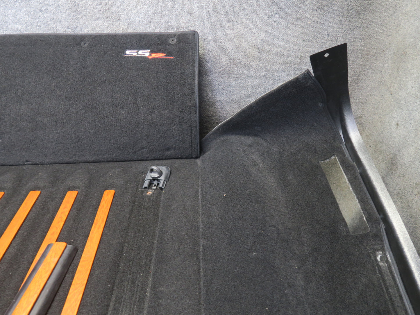 03-06 Chevrolet SSR Rear BED Carpet Liner w Wood Grain Strips OEM