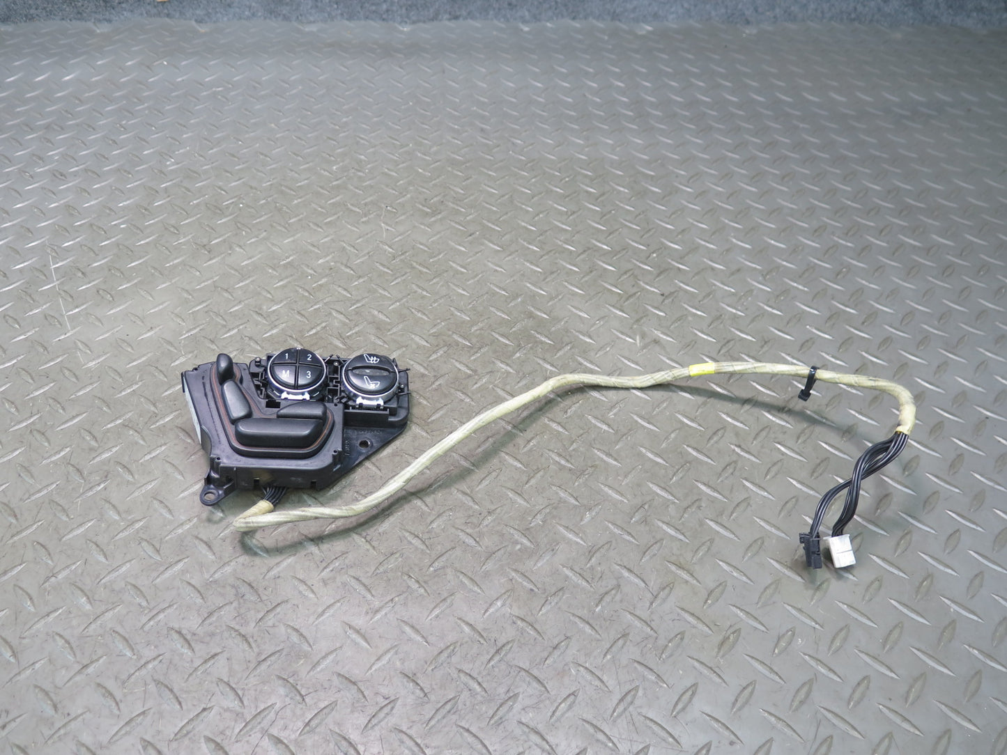 03-08 Mercedes R230 Sl-class Front Left Seat Adjustment Switch 2308211151 OEM