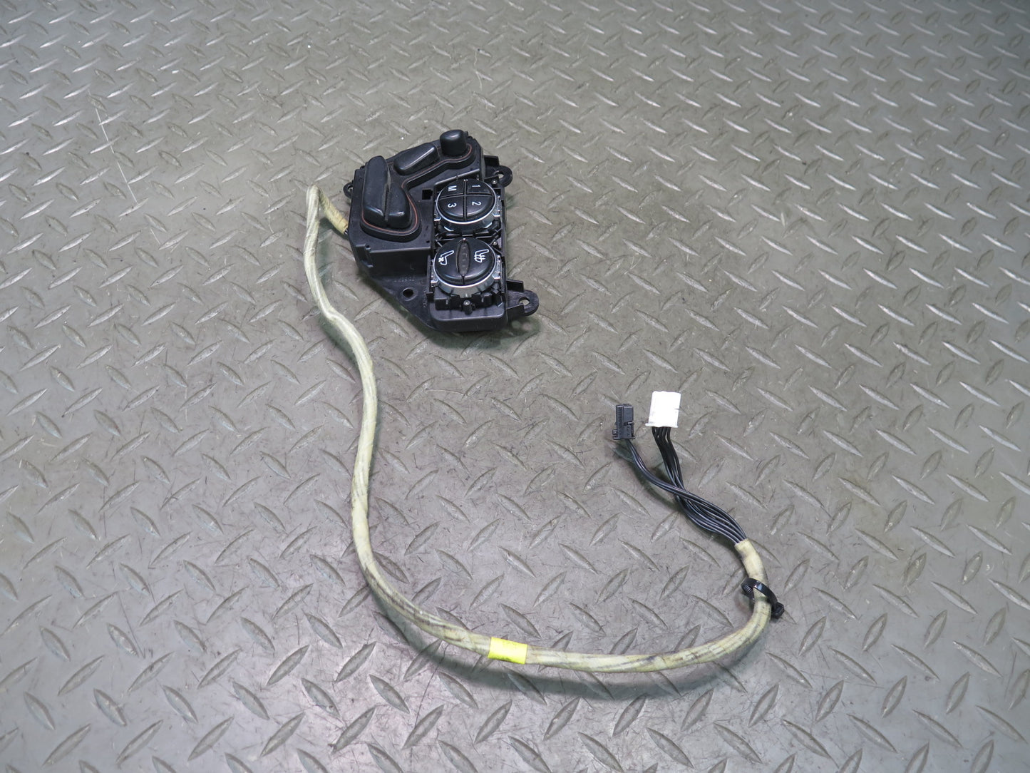 03-08 Mercedes R230 Sl-class Front Left Seat Adjustment Switch 2308211151 OEM