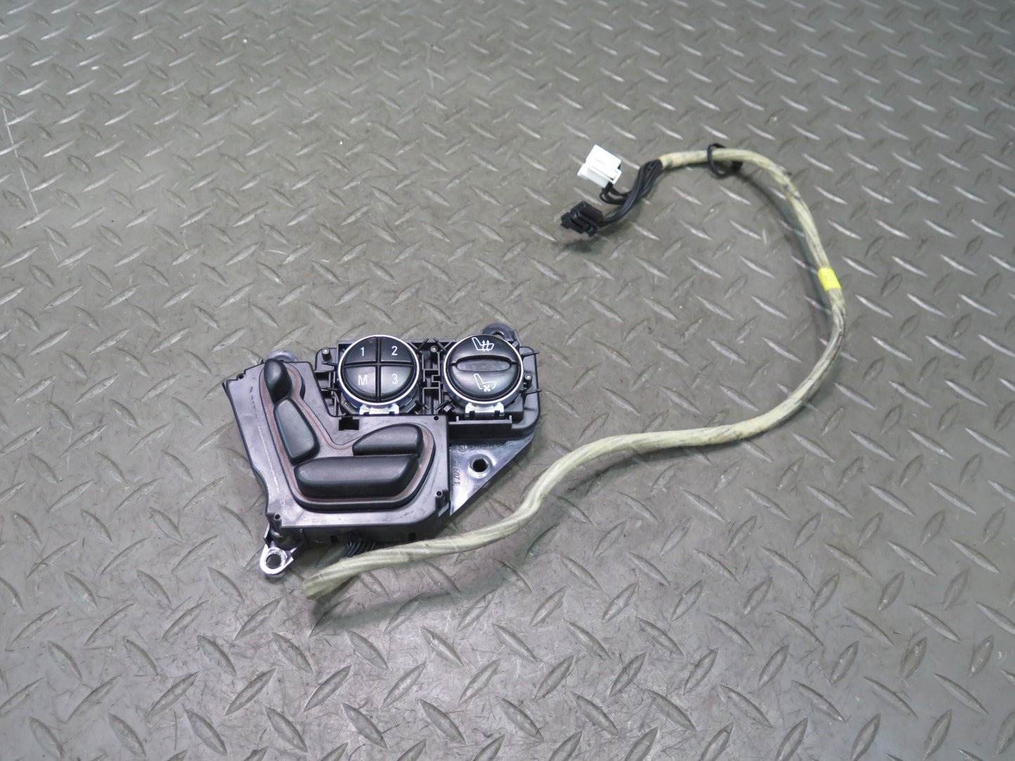 03-08 Mercedes R230 Sl-class Front Left Seat Adjustment Switch 2308211151 OEM