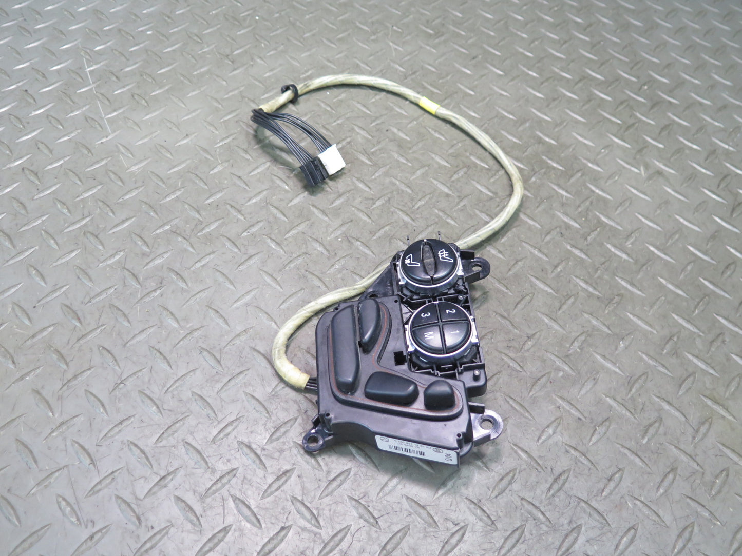 03-08 Mercedes R230 Sl-class Front Right Seat Adjustment Switch 2308211251 OEM
