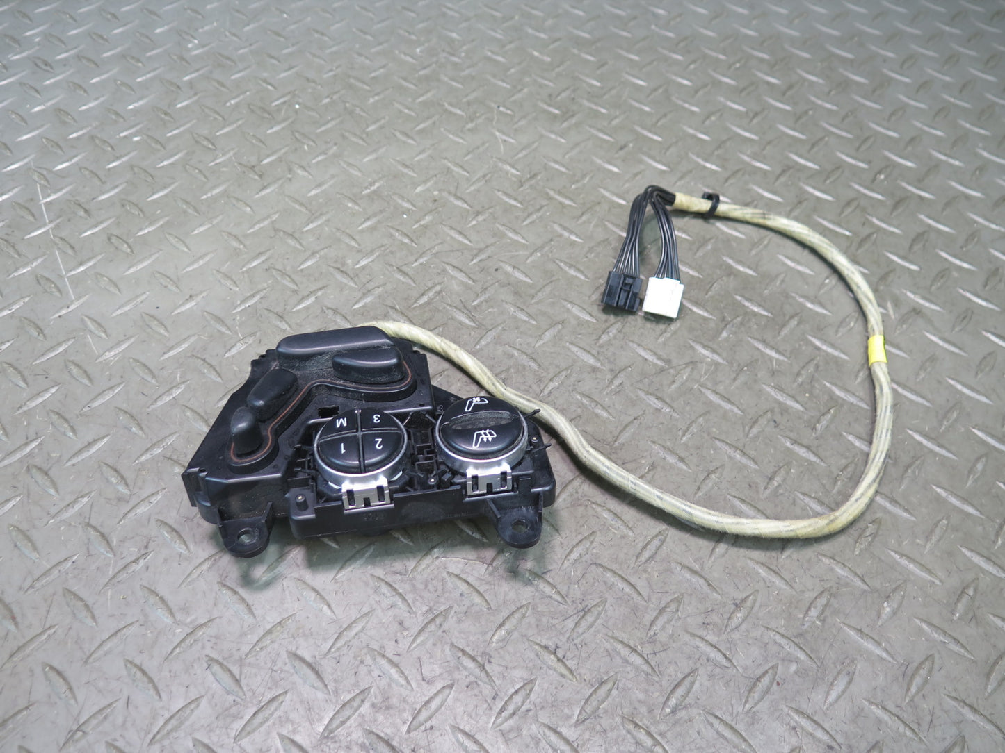 03-08 Mercedes R230 Sl-class Front Right Seat Adjustment Switch 2308211251 OEM