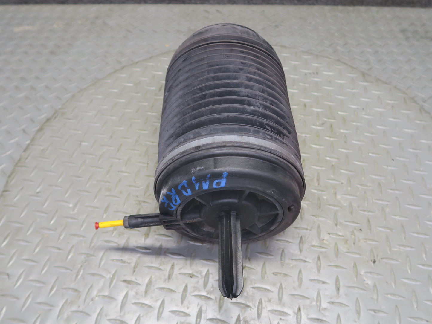 2015-2018 Porsche Macan Rear Right Passenger Side Air Suspension Spring Set
