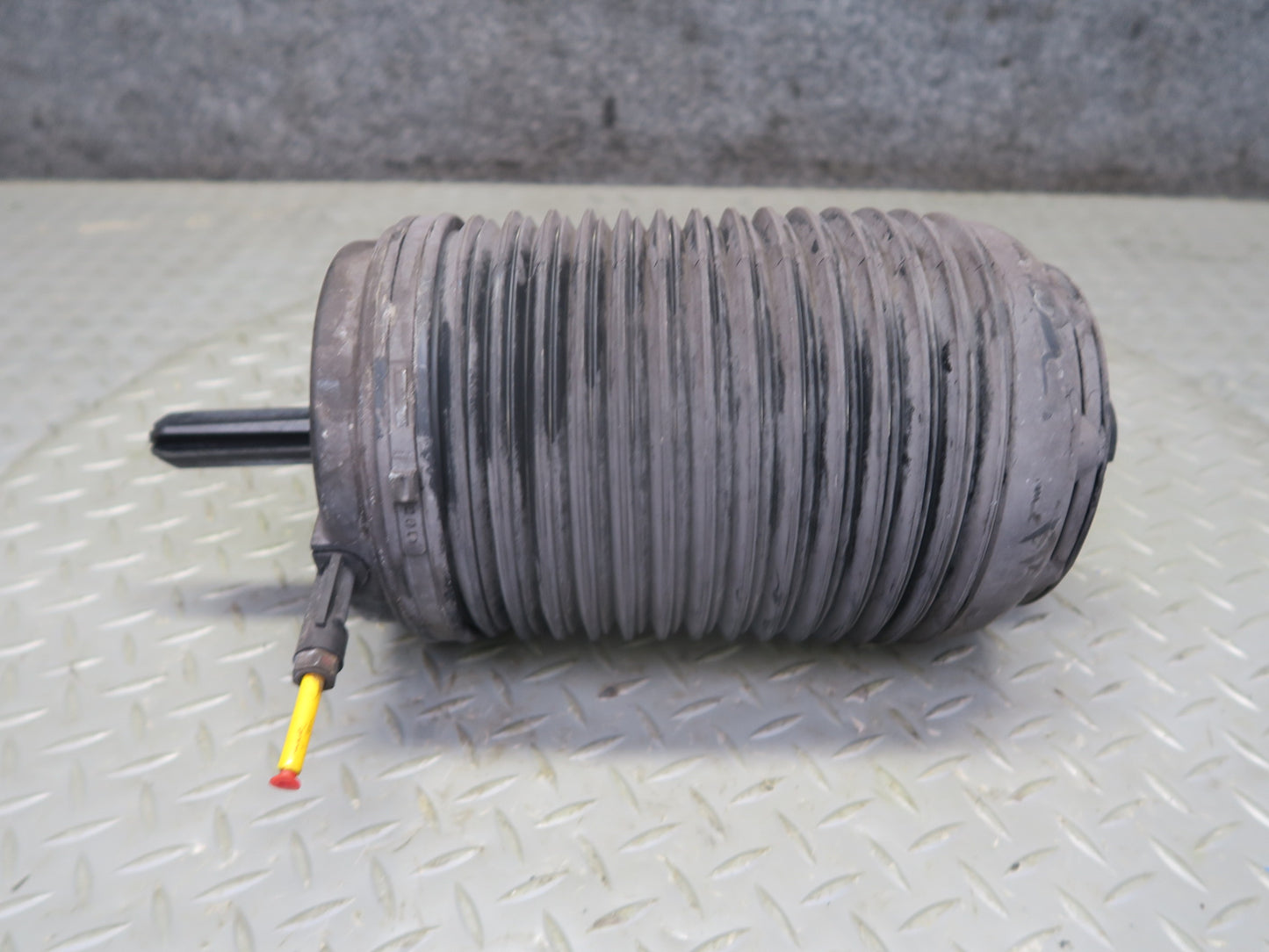 2015-2018 Porsche Macan Rear Right Passenger Side Air Suspension Spring Set