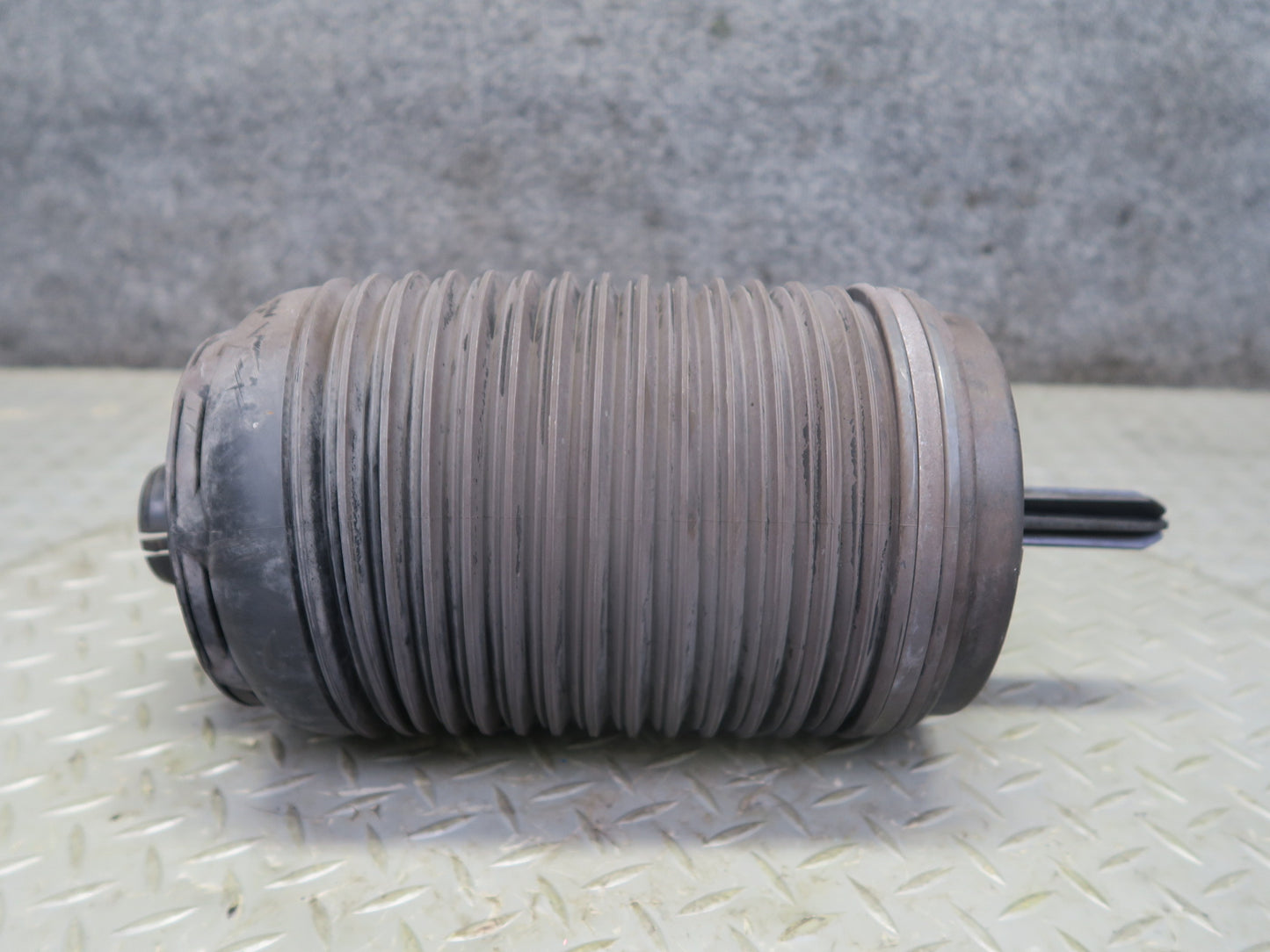 2015-2018 Porsche Macan Rear Right Passenger Side Air Suspension Spring Set