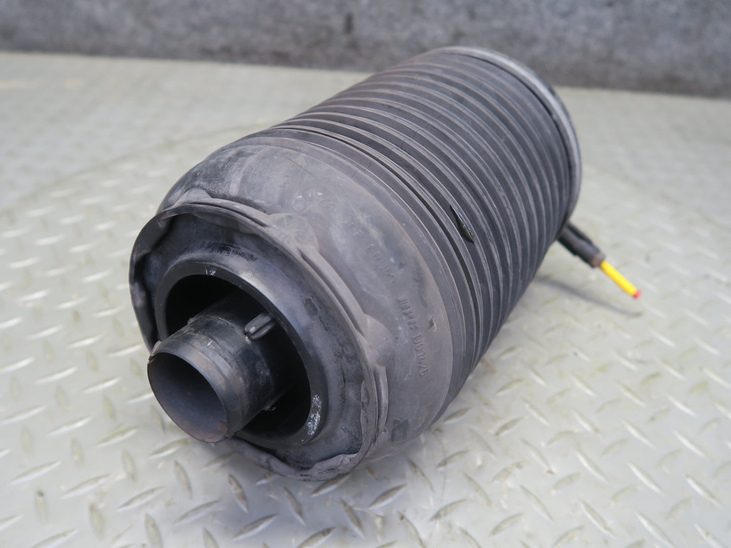 2015-2018 Porsche Macan Rear Right Passenger Side Air Suspension Spring Set