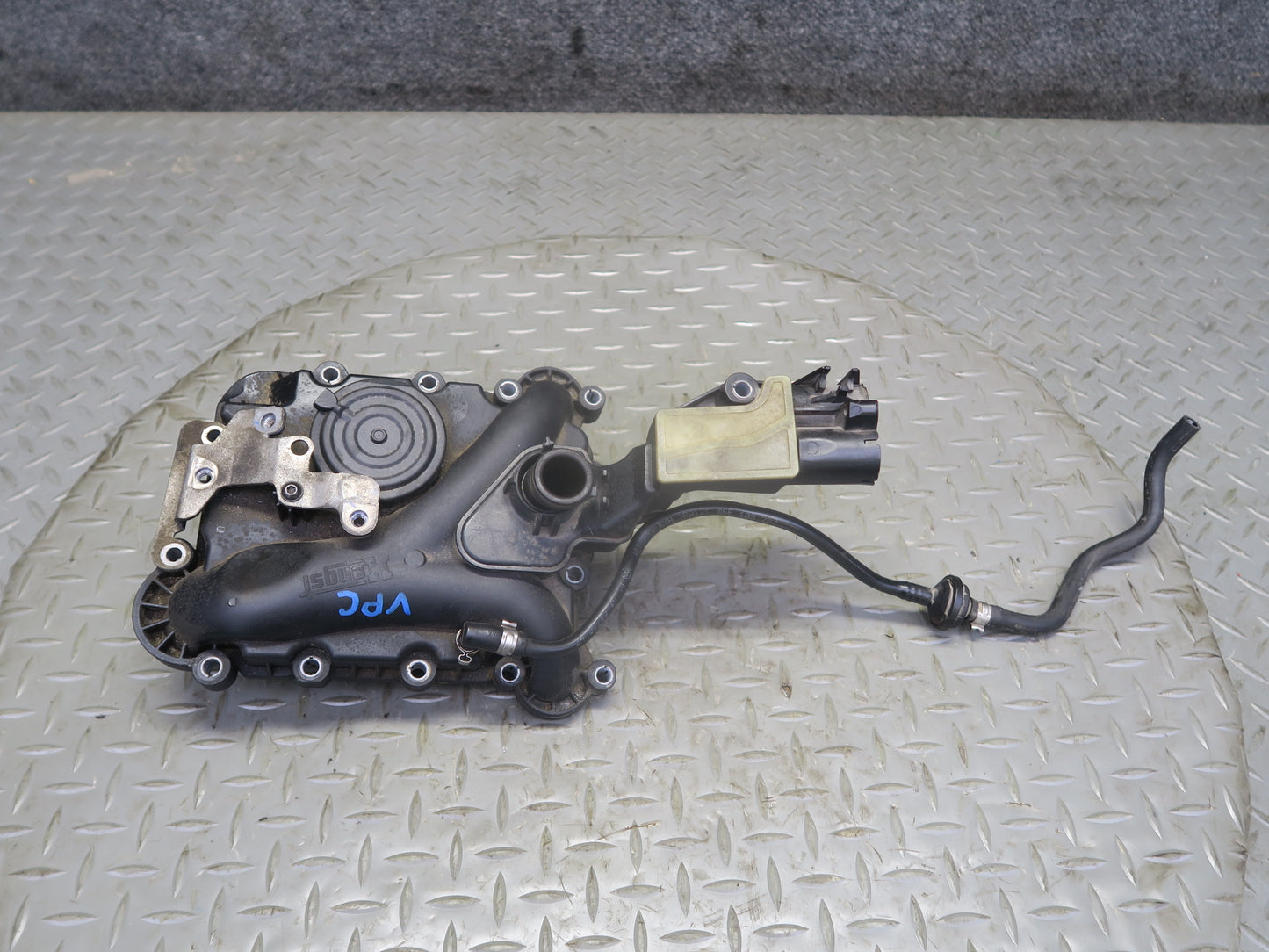 15-18 Porsche Cayenne Hybrid 3.0L Engine Crankcase Breather Valve Oil Separator