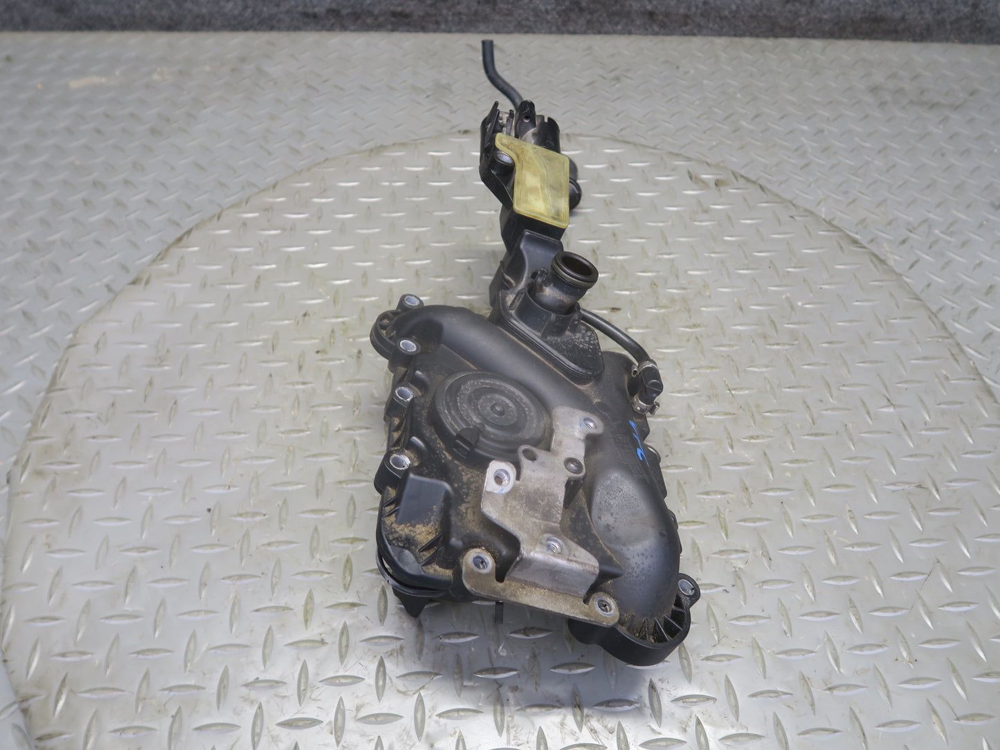 15-18 Porsche Cayenne Hybrid 3.0L Engine Crankcase Breather Valve Oil Separator