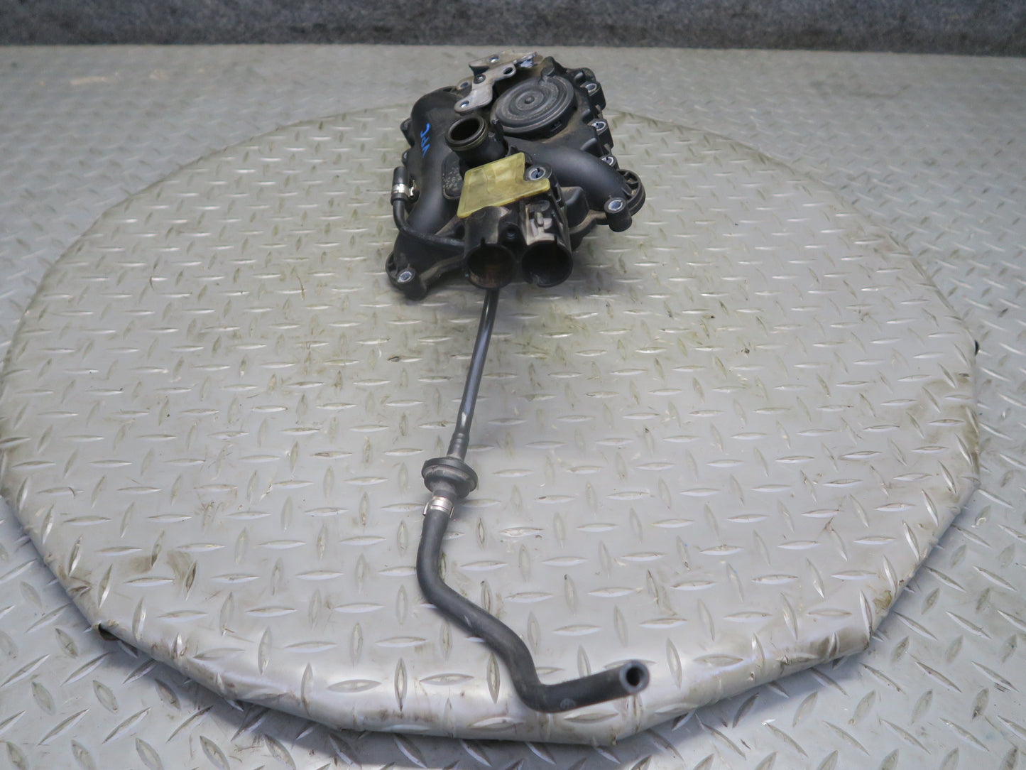 15-18 Porsche Cayenne Hybrid 3.0L Engine Crankcase Breather Valve Oil Separator
