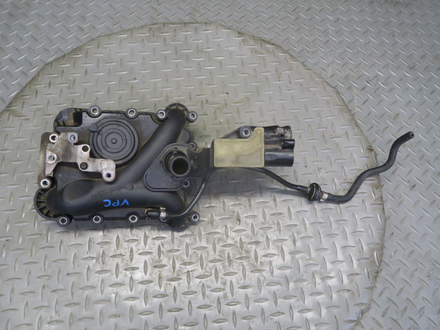 15-18 Porsche Cayenne Hybrid 3.0L Engine Crankcase Breather Valve Oil Separator