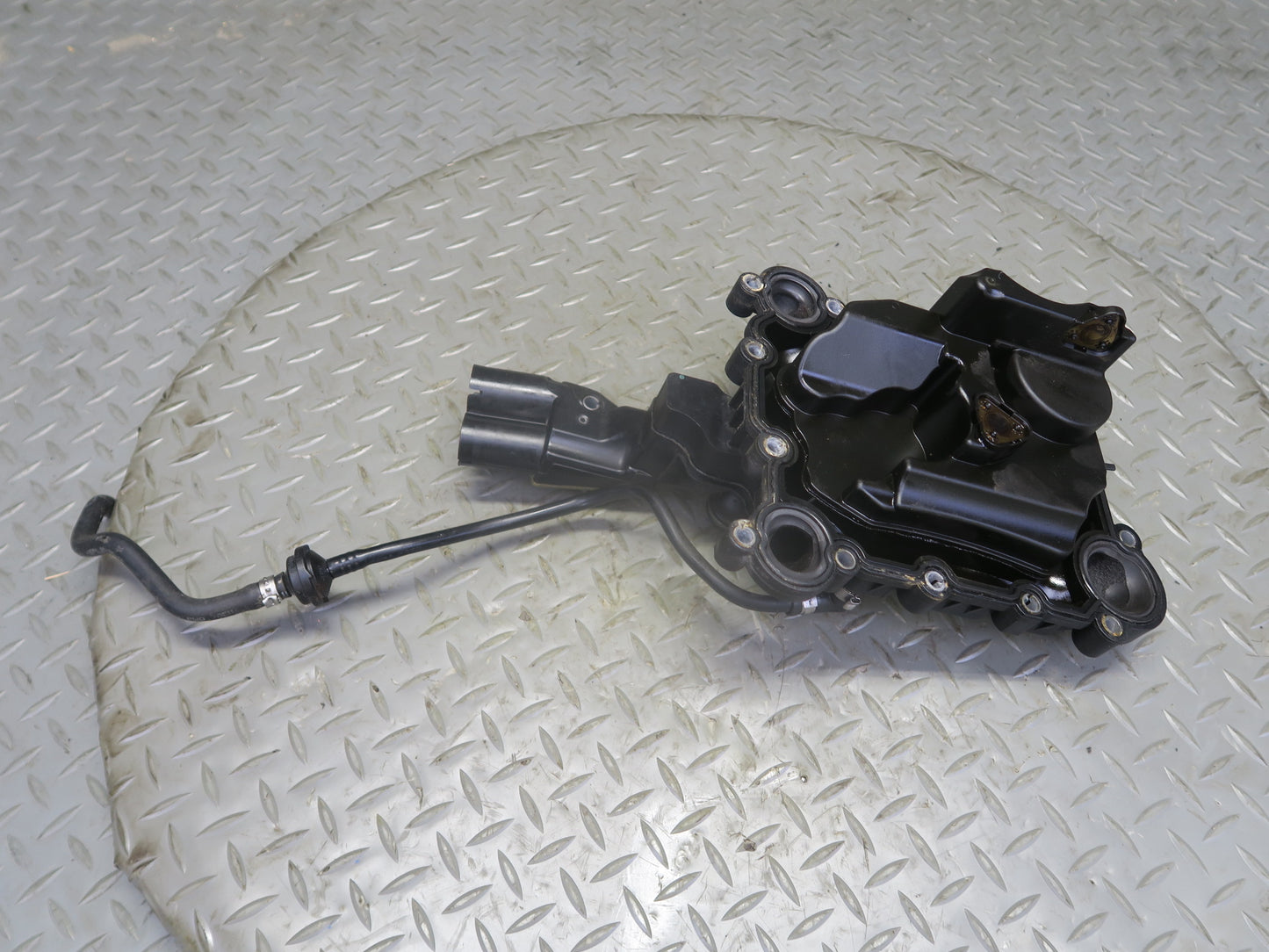 15-18 Porsche Cayenne Hybrid 3.0L Engine Crankcase Breather Valve Oil Separator