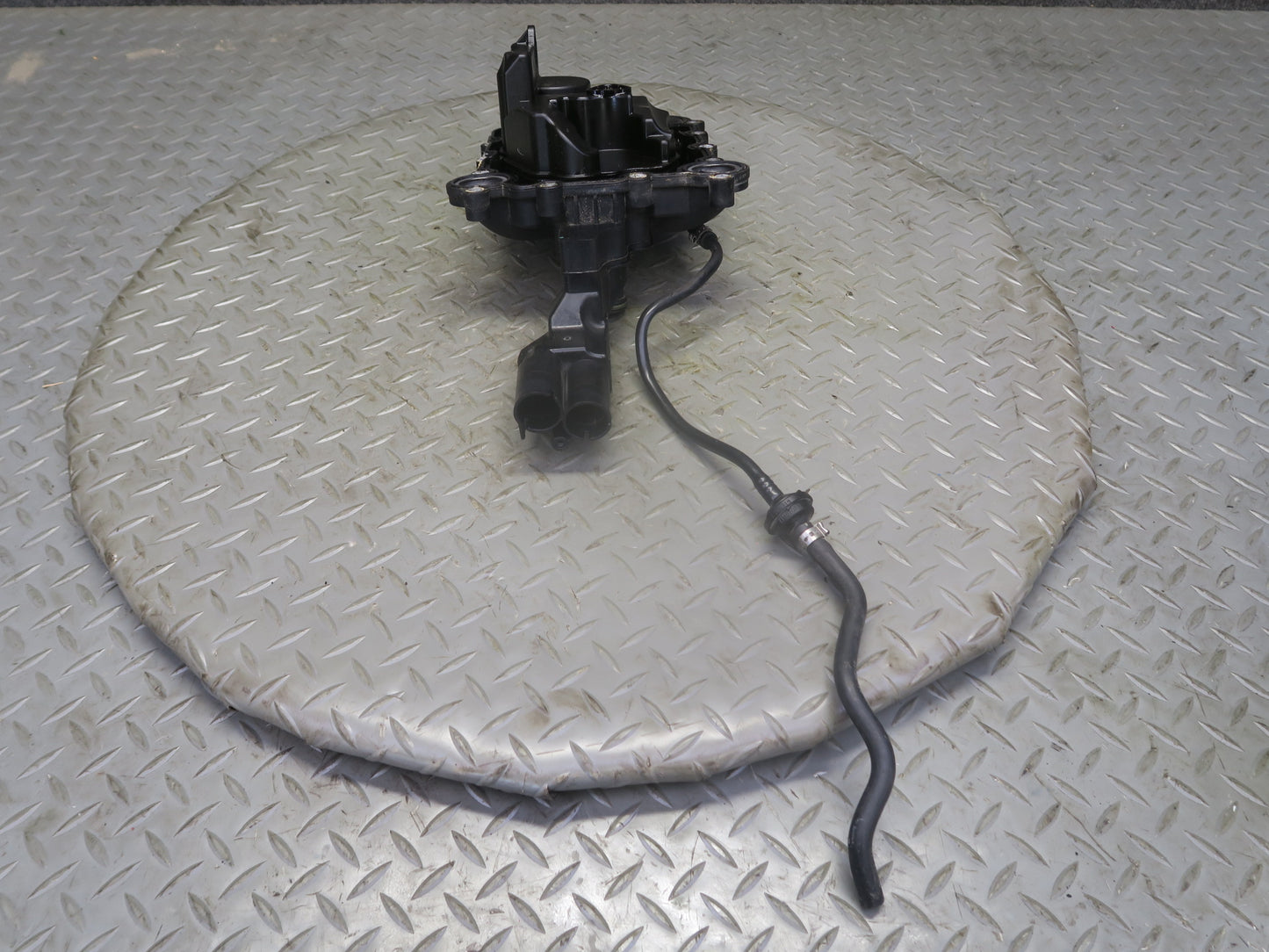 15-18 Porsche Cayenne Hybrid 3.0L Engine Crankcase Breather Valve Oil Separator