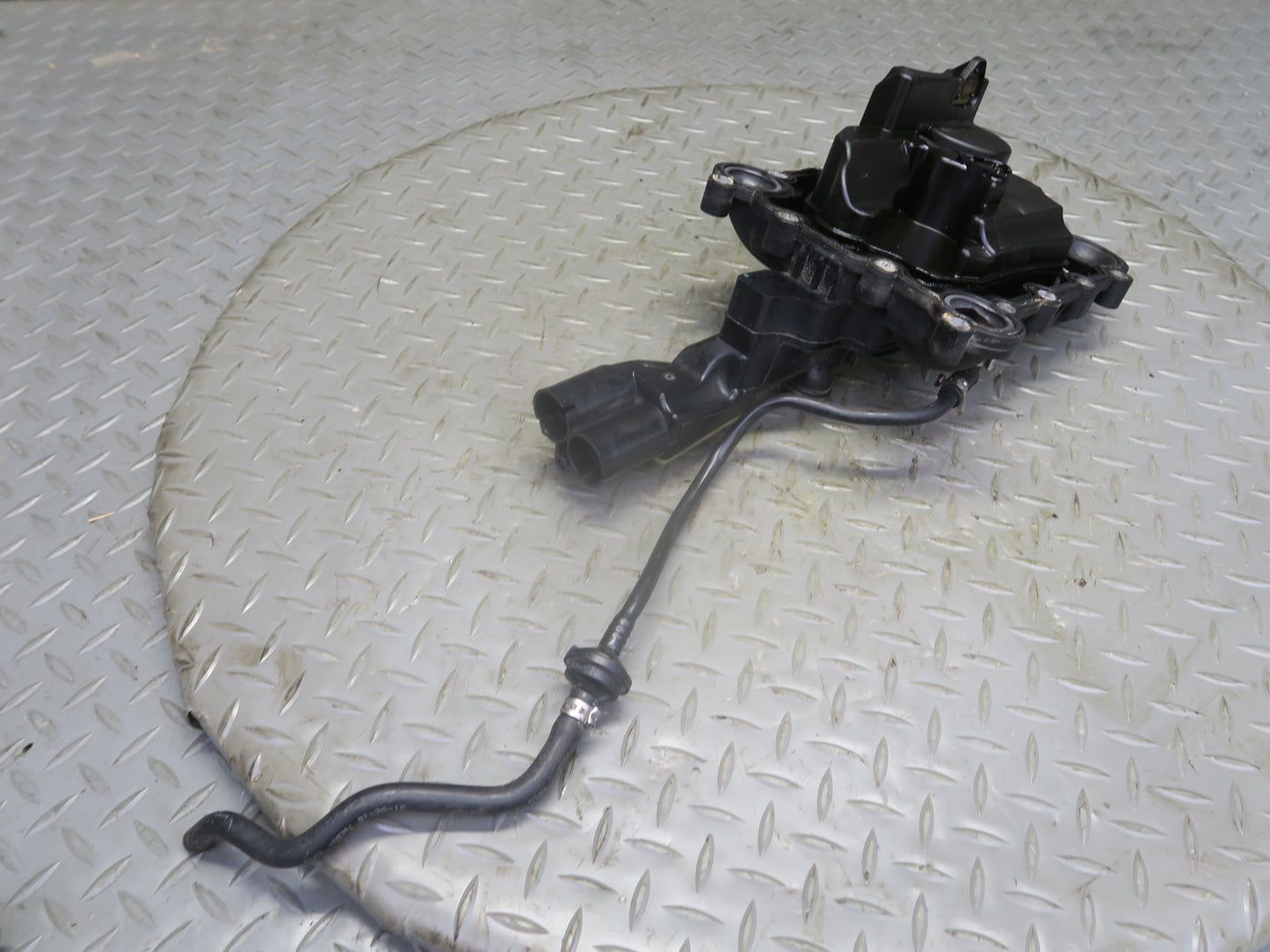 15-18 Porsche Cayenne Hybrid 3.0L Engine Crankcase Breather Valve Oil Separator