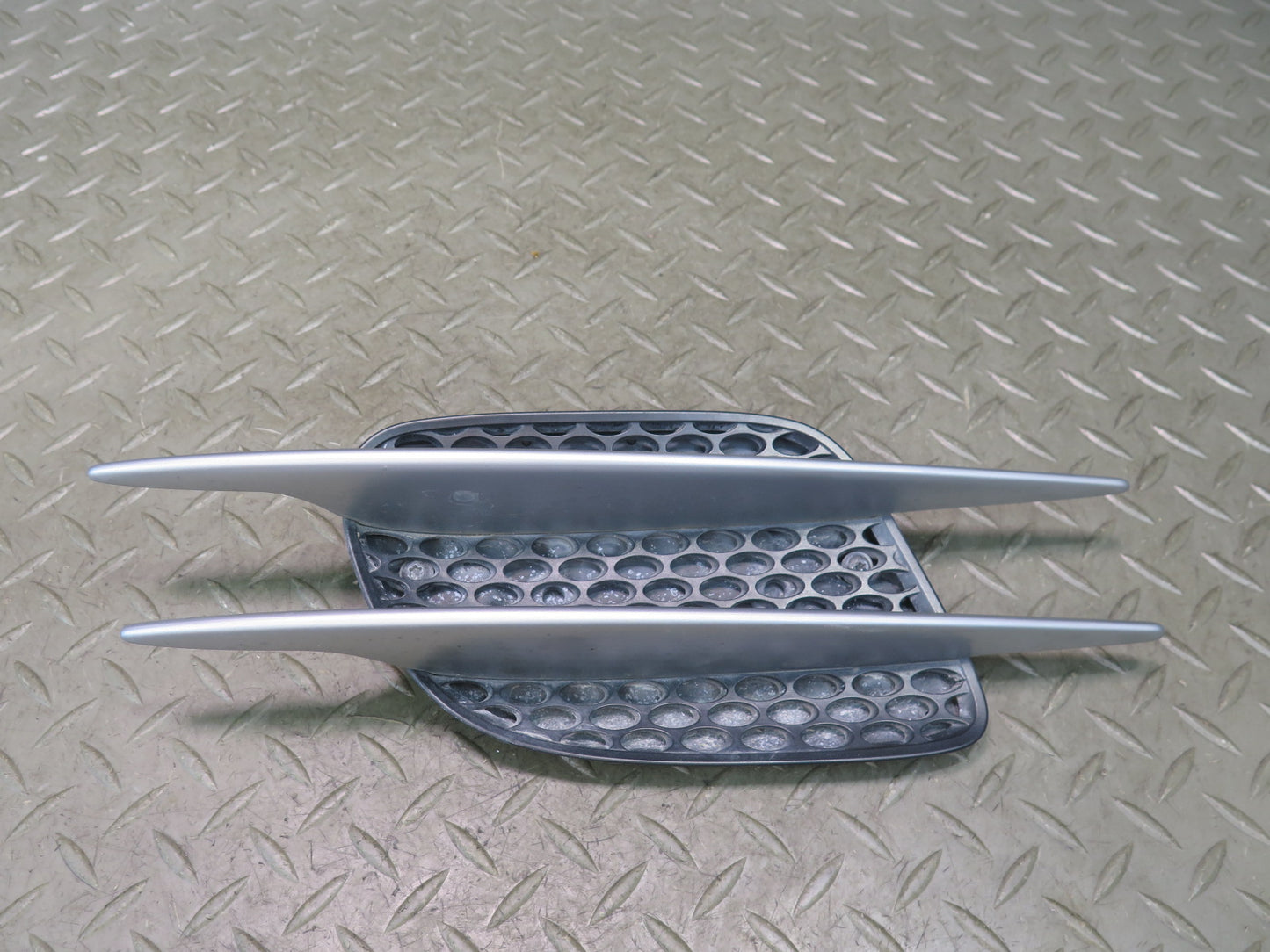 03-08 Mercedes R230 SL500 SL550 Front Left Fender Grille Vent Trim Molding OEM