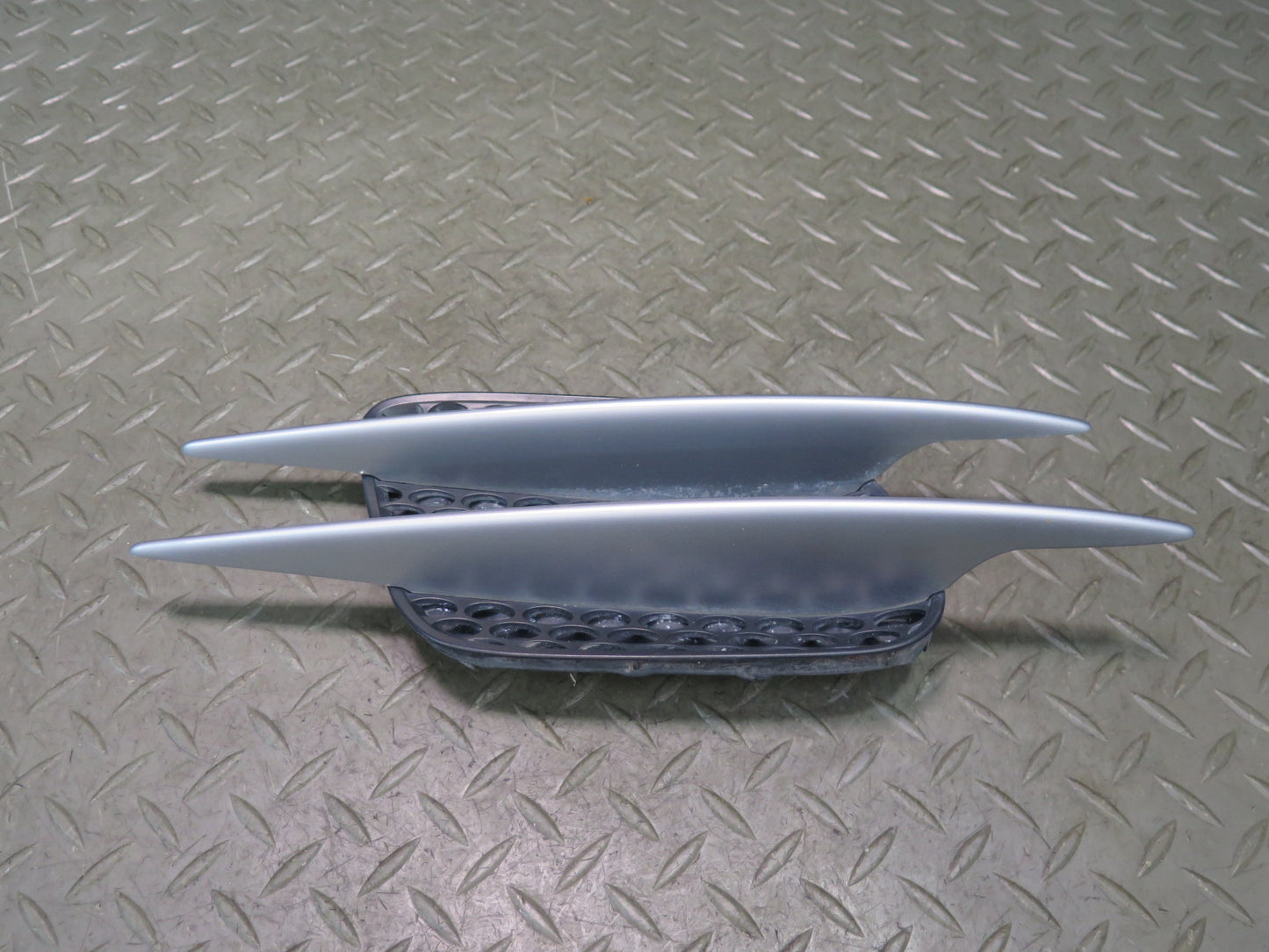 03-08 Mercedes R230 SL500 SL550 Front Left Fender Grille Vent Trim Molding OEM