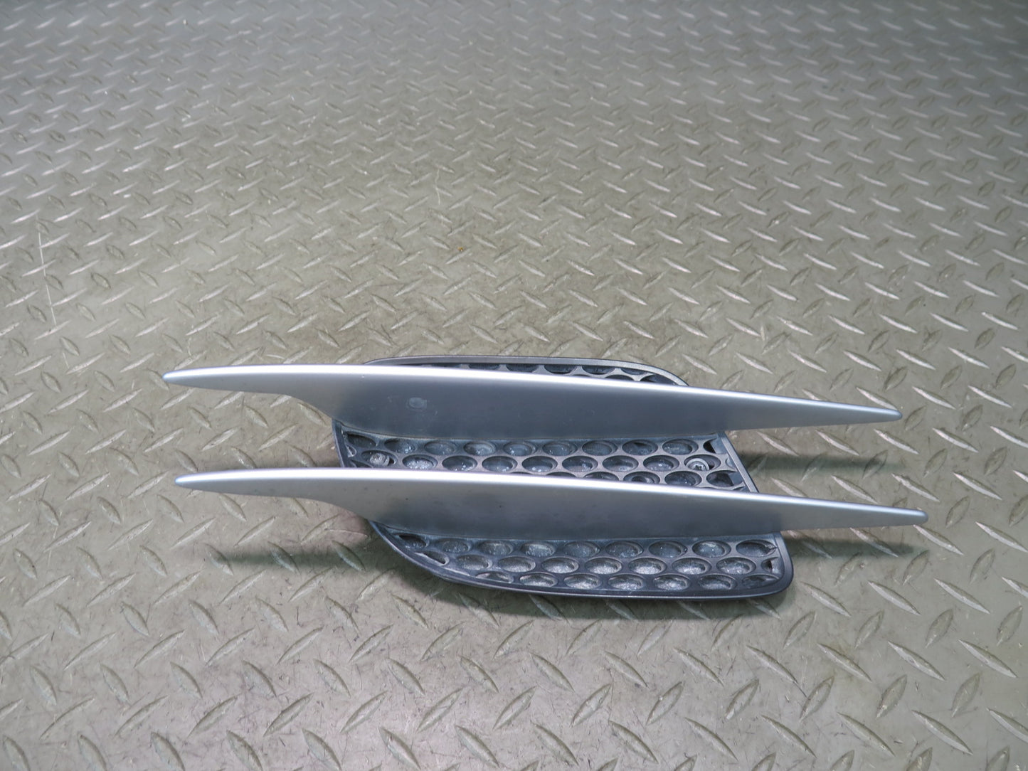 03-08 Mercedes R230 SL500 SL550 Front Left Fender Grille Vent Trim Molding OEM