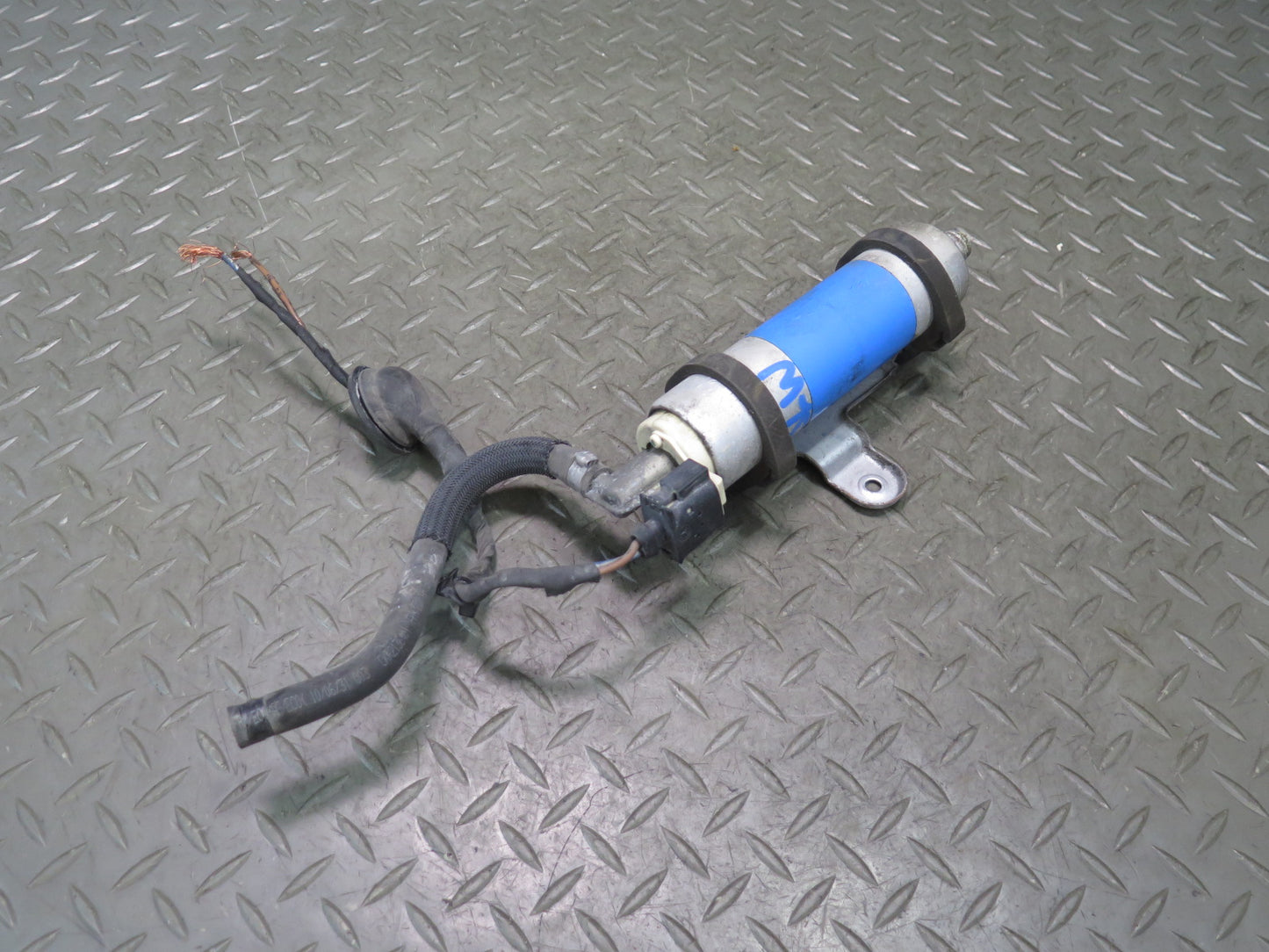 03-12 Mercedes R230 Sl-class Auxiliary AUX Gas Fuel Pump 0004780401 OEM