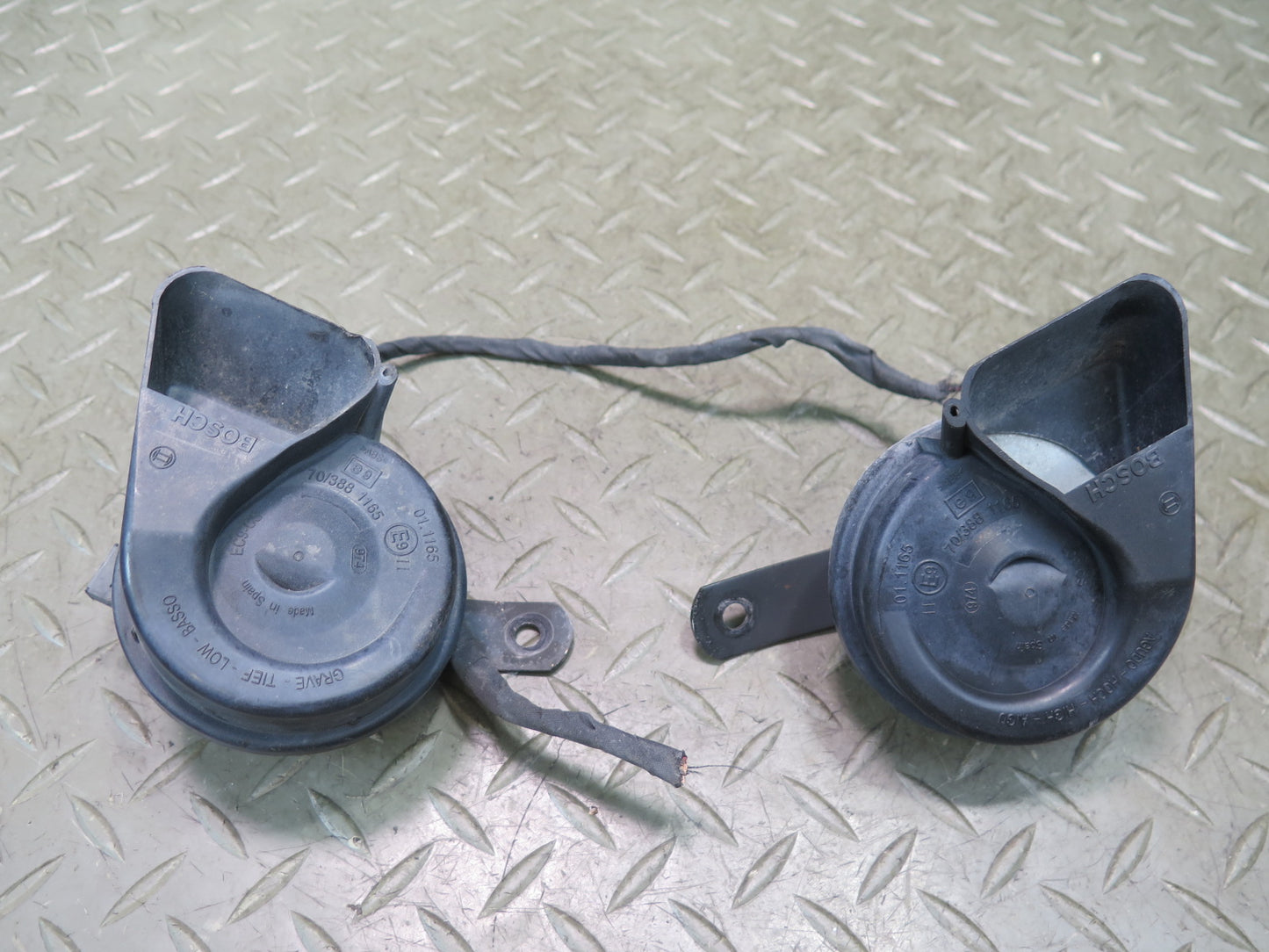 03-08 Mercedes R230 Sl-class Set of 2 High & Low Tone Note Horn Pitch Signal OEM