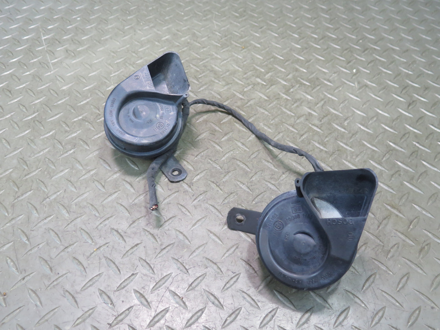 03-08 Mercedes R230 Sl-class Set of 2 High & Low Tone Note Horn Pitch Signal OEM