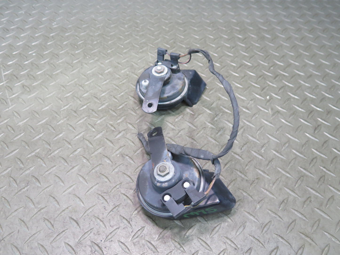 03-08 Mercedes R230 Sl-class Set of 2 High & Low Tone Note Horn Pitch Signal OEM