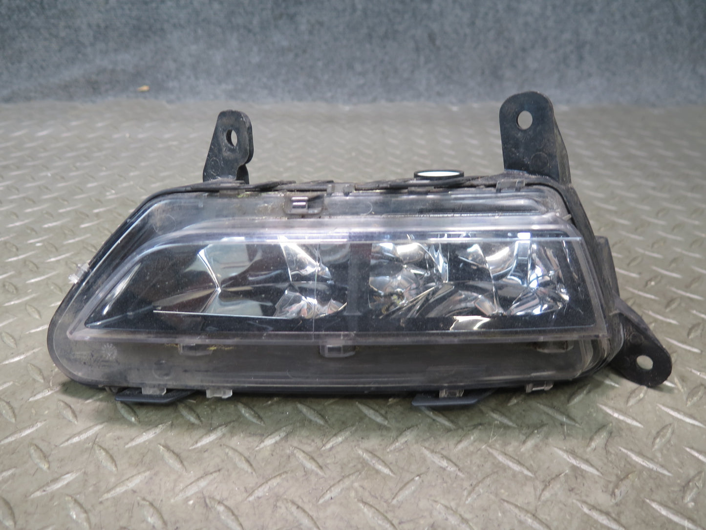 2015-2018 Porsche Macan Front Right Passenger Side Fog Light Lamp