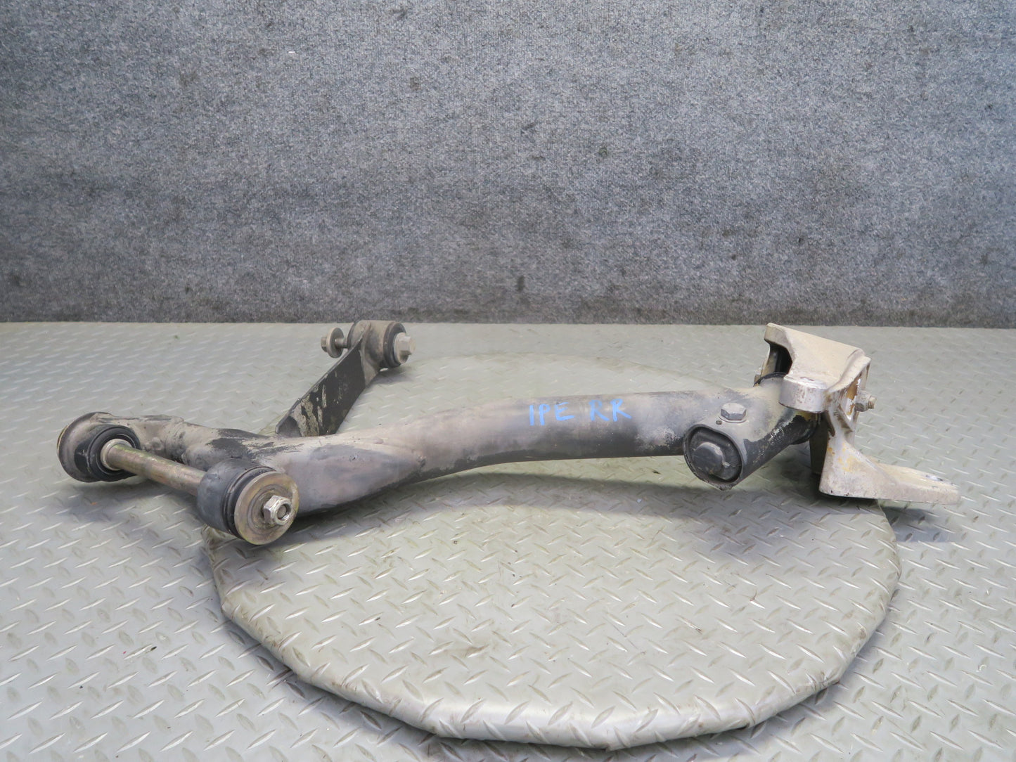 1984-1995 Porsche 928 S4 Rear Right Upper & Lower Control Arm Set of 2