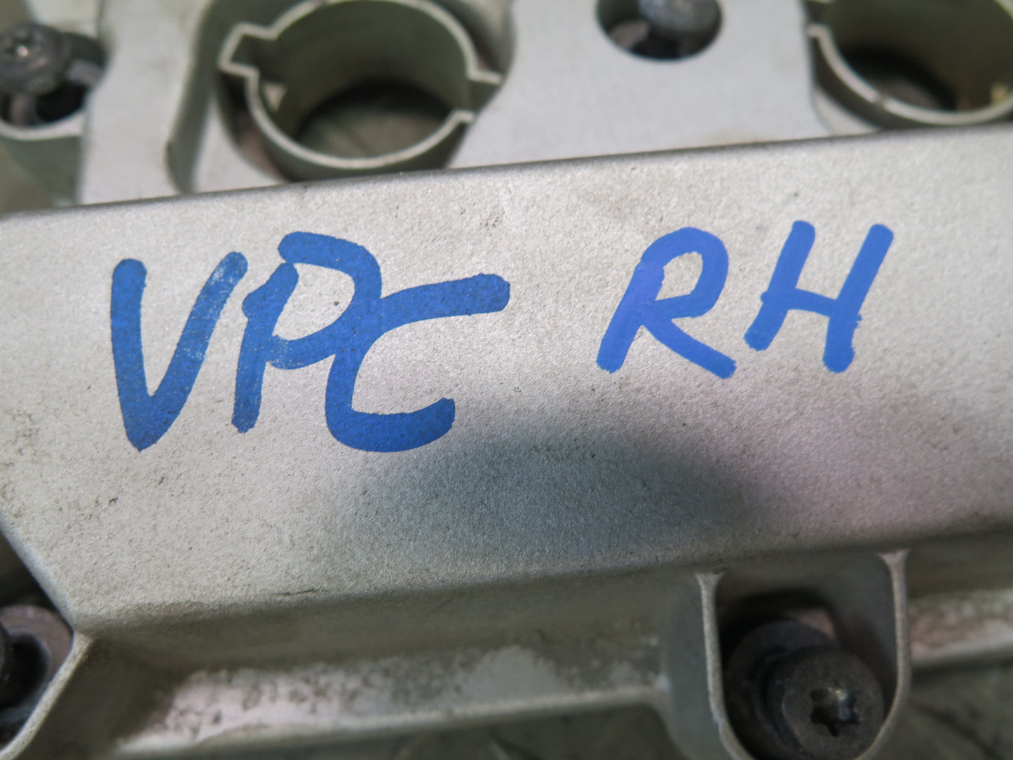 2015-2018 Porsche Cayenne 958 Hybrid Engine Right Cylinder Head Valve Cover