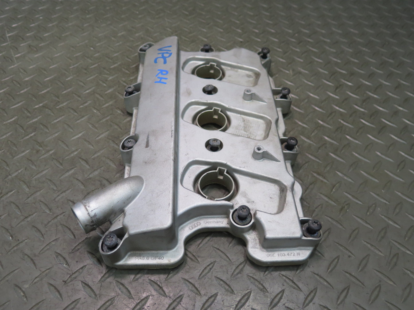 2015-2018 Porsche Cayenne 958 Hybrid Engine Right Cylinder Head Valve Cover
