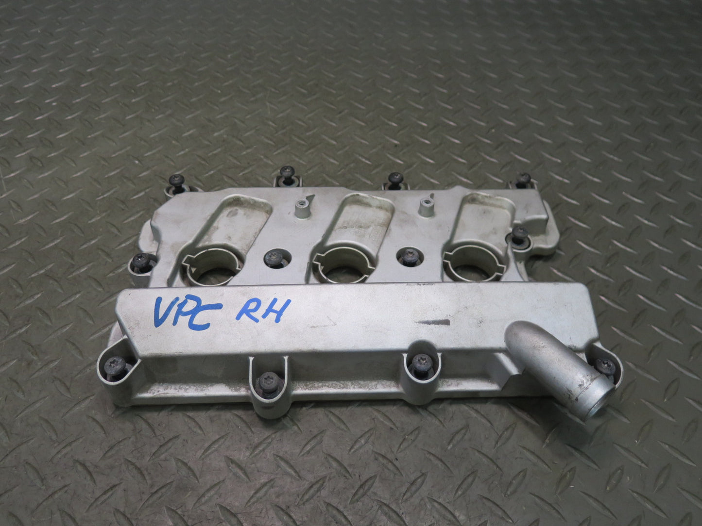 2015-2018 Porsche Cayenne 958 Hybrid Engine Right Cylinder Head Valve Cover