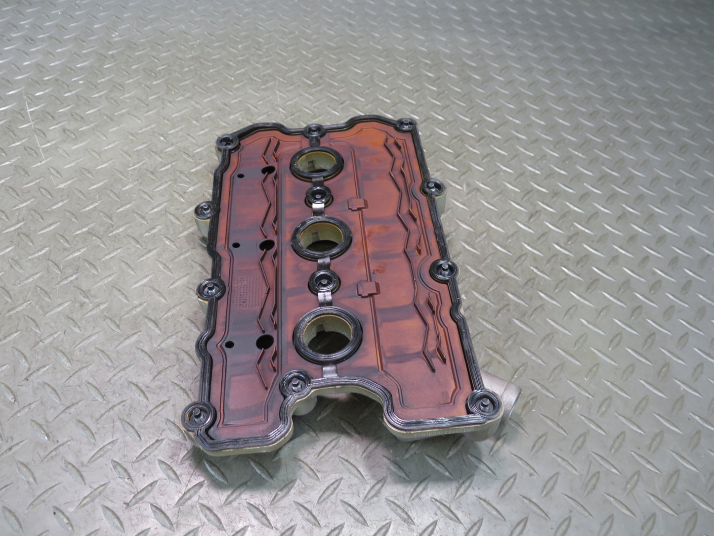 2015-2018 Porsche Cayenne 958 Hybrid Engine Right Cylinder Head Valve Cover