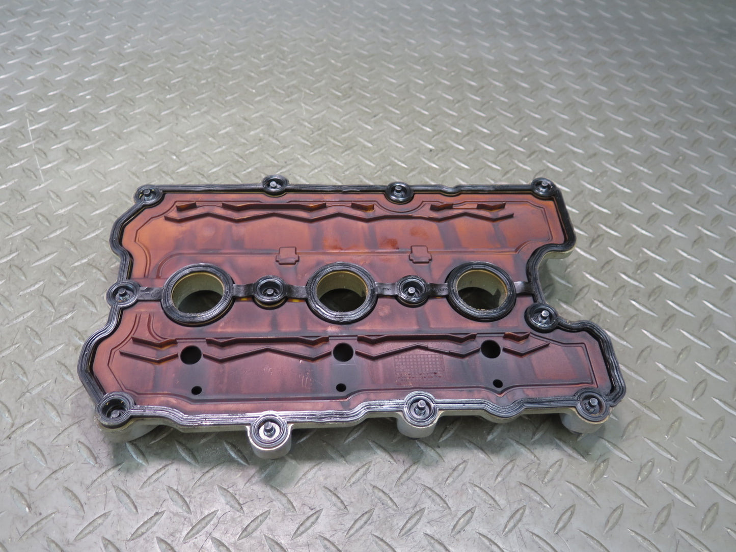 2015-2018 Porsche Cayenne 958 Hybrid Engine Right Cylinder Head Valve Cover