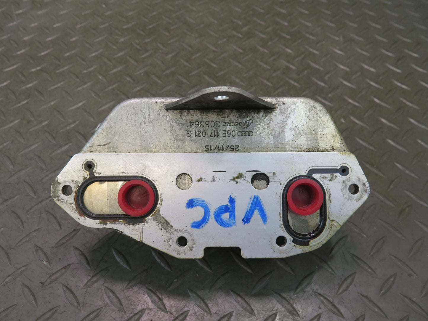 2015-2018 Porsche Cayenne 958 Hybrid Engine Motor Oil Cooler Heat Exchanger
